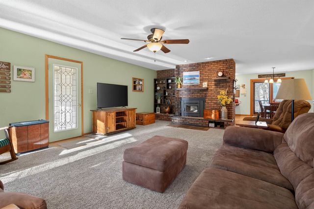 1809 250th, Denver, IA 50622