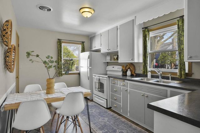 2002 Jenifer Street, Madison, WI 53704