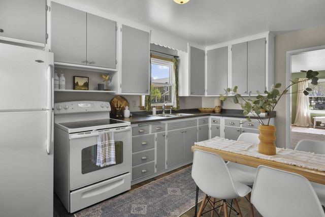2002 Jenifer Street, Madison, WI 53704