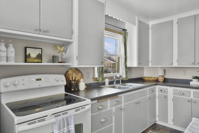 2002 Jenifer Street, Madison, WI 53704