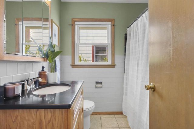 2002 Jenifer Street, Madison, WI 53704