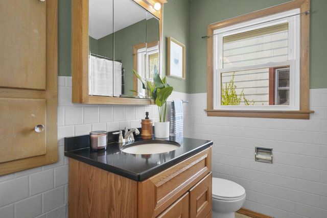 2002 Jenifer Street, Madison, WI 53704