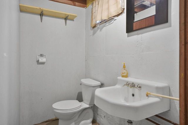 2002 Jenifer Street, Madison, WI 53704