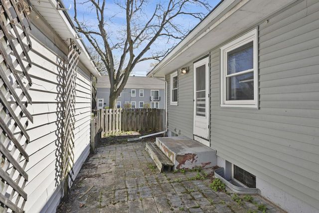 2002 Jenifer Street, Madison, WI 53704