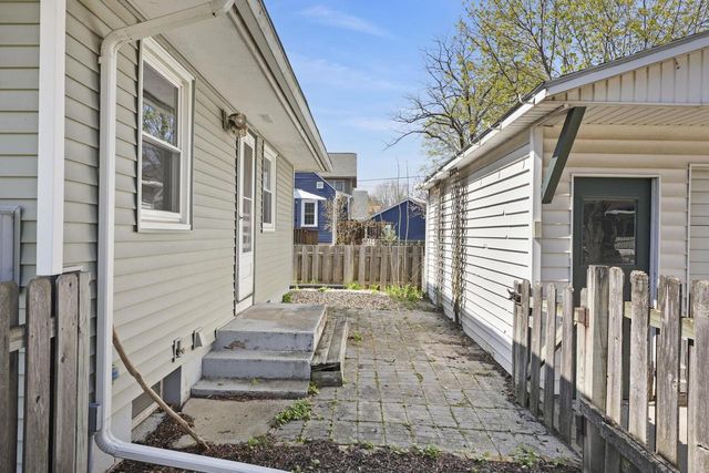 2002 Jenifer Street, Madison, WI 53704