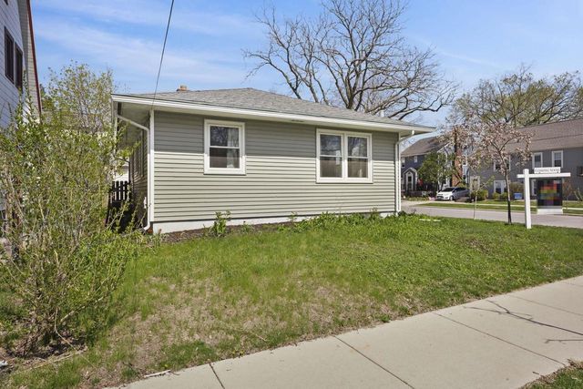 2002 Jenifer Street, Madison, WI 53704