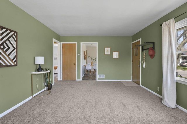 2002 Jenifer Street, Madison, WI 53704