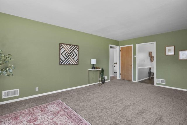 2002 Jenifer Street, Madison, WI 53704