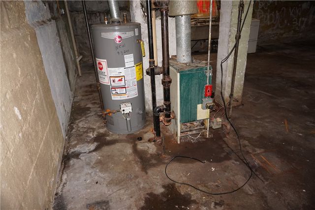 208 CALIFORNIA Avenue, Providence, RI 02905