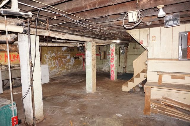 208 CALIFORNIA Avenue, Providence, RI 02905