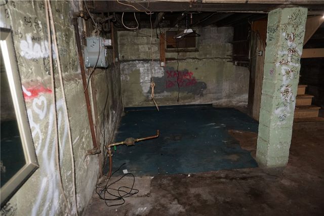 208 CALIFORNIA Avenue, Providence, RI 02905