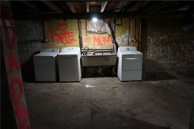 208 CALIFORNIA Avenue, Providence, RI 02905