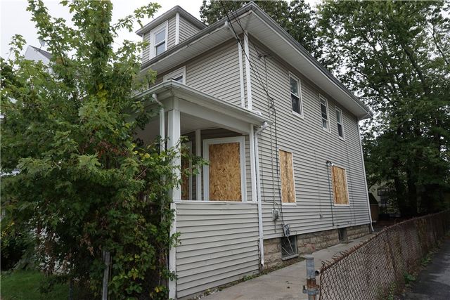 208 CALIFORNIA Avenue, Providence, RI 02905