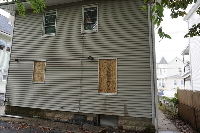 208 CALIFORNIA Avenue, Providence, RI 02905