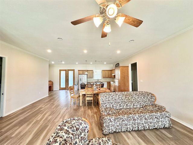 318 E 4th Street, Lindsay, TX 76250