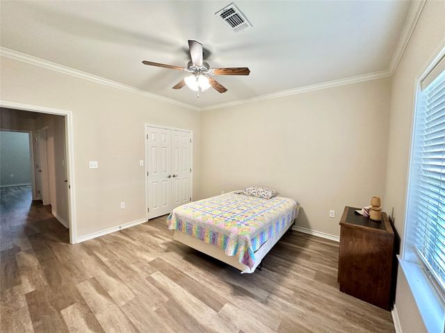 318 E 4th Street, Lindsay, TX 76250