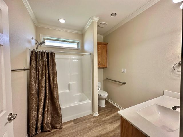 318 E 4th Street, Lindsay, TX 76250