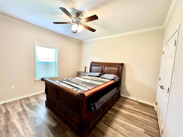 318 E 4th Street, Lindsay, TX 76250