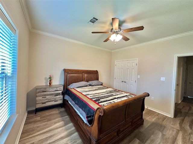 318 E 4th Street, Lindsay, TX 76250