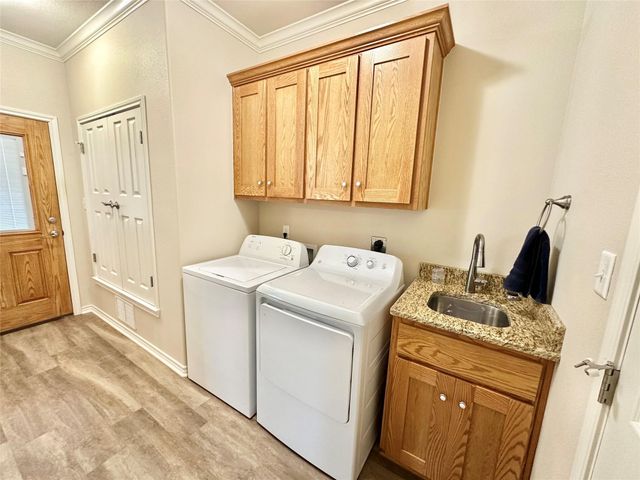 318 E 4th Street, Lindsay, TX 76250