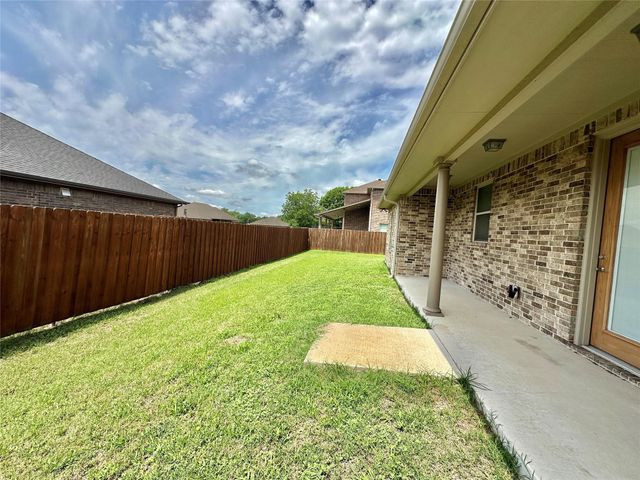 318 E 4th Street, Lindsay, TX 76250