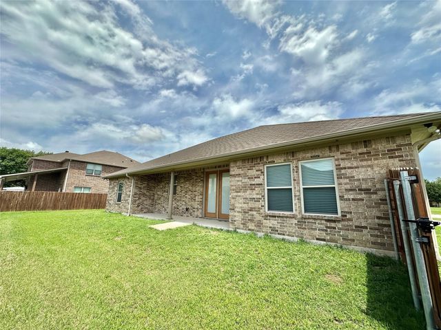 318 E 4th Street, Lindsay, TX 76250