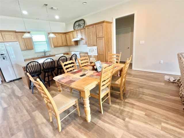 318 E 4th Street, Lindsay, TX 76250