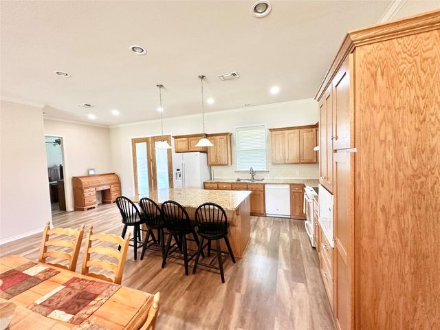 318 E 4th Street, Lindsay, TX 76250