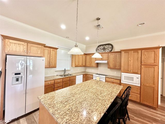 318 E 4th Street, Lindsay, TX 76250