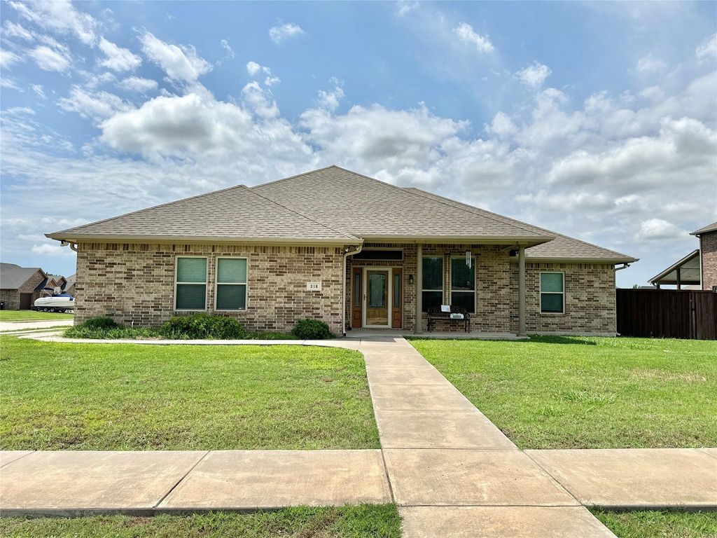 318 E 4th Street, Lindsay, TX 76250