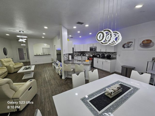2256 TOWERING OAKS CIRCLE, Seffner, FL 33584