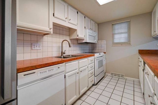 1689 Saint Albans Court, 22-89, Columbus, OH 43220