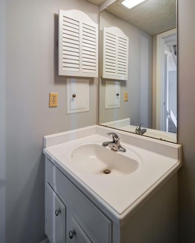 1689 Saint Albans Court, 22-89, Columbus, OH 43220