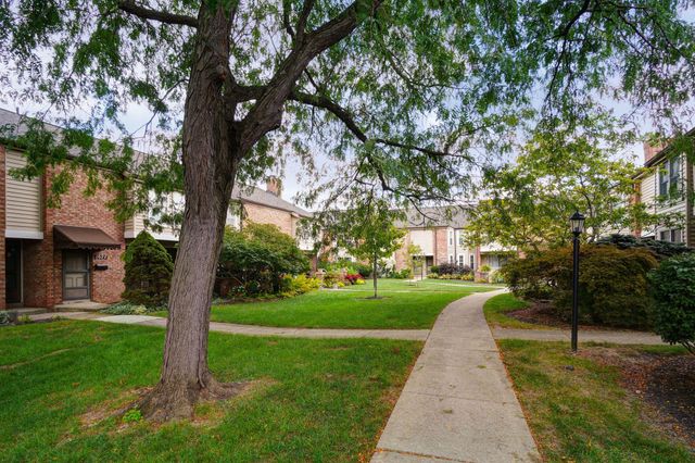 1689 Saint Albans Court, 22-89, Columbus, OH 43220