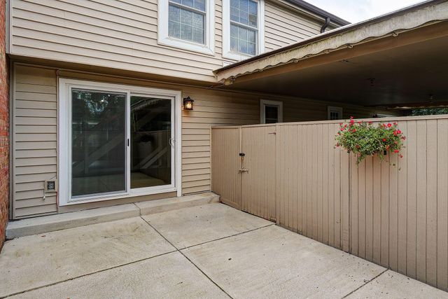1689 Saint Albans Court, 22-89, Columbus, OH 43220