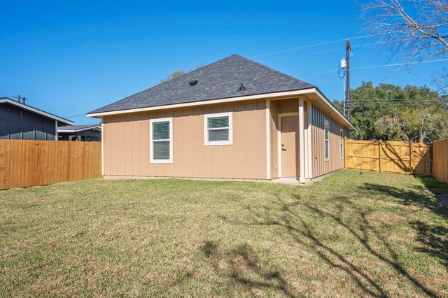 1505 Red Oak Street, Bryan, TX 77803