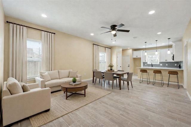 1505 Red Oak Street, Bryan, TX 77803