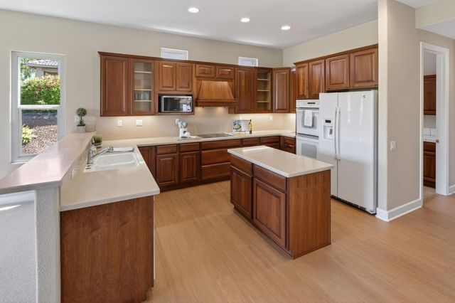 1607 Barn Valley Ln, Lincoln, CA 95648