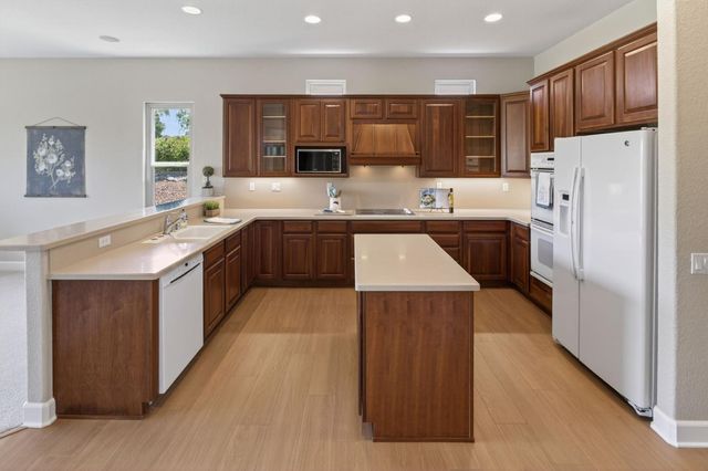 1607 Barn Valley Ln, Lincoln, CA 95648