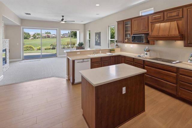 1607 Barn Valley Ln, Lincoln, CA 95648