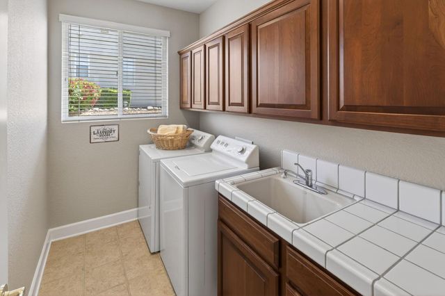 1607 Barn Valley Ln, Lincoln, CA 95648