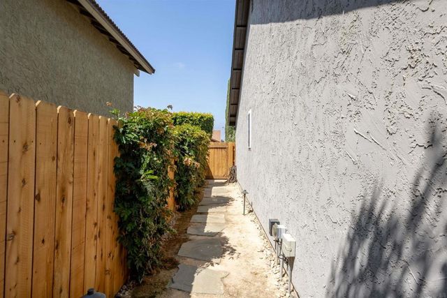 7477 Volclay, San Diego, CA 92119