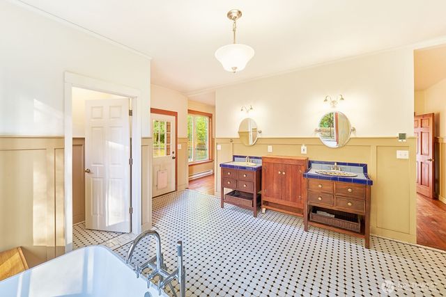 2147 Klahanee Drive, Ilwaco, WA 98624