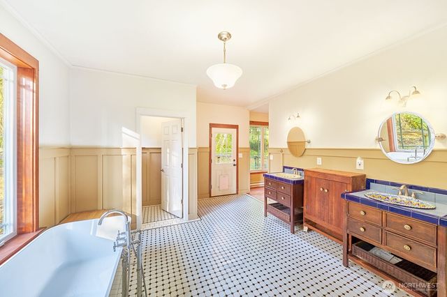 2147 Klahanee Drive, Ilwaco, WA 98624