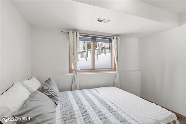 8852 Dome Circle, Eagle River, AK 99577