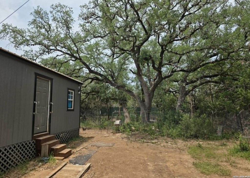 154 GRANDVIEW CIR, Bandera, TX 78003