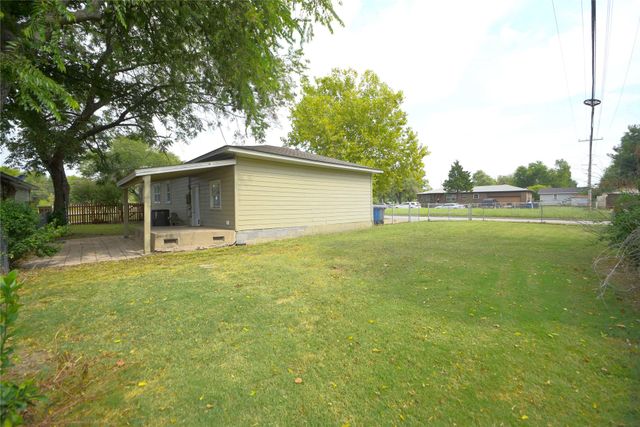 10 S 106th East Place, Tulsa, OK 74128