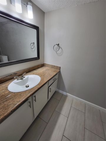 2818 S Bartell Drive 312, Houston, TX 77054