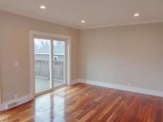 40 Riverside Drive, Mount Clemens, MI 48043