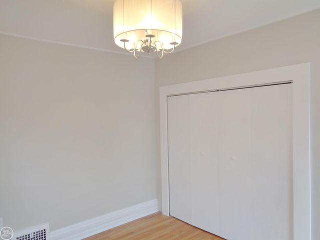 40 Riverside Drive, Mount Clemens, MI 48043